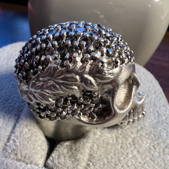 VIVIENNE WESTWOOD 925 SILVER SKULL RING W/SWAROVSKI CRYSTALS, SZ. 6,  & BOX! - Picture 3 of 7